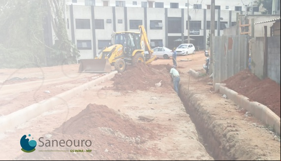 SANEOURO IMPLANTA REDE COLETORA DE ESGOTO NO ENTORNO DO AUTO PARQUE BAUXITA