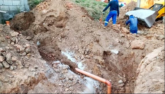 Início da obra de construção de rede de esgoto em Cachoeira do Campo